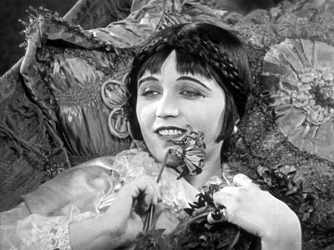 Still of Pola Negri in A WOMAN OF THE WORLD (1925)