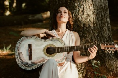 Singer/Songwriter Kala Farnham