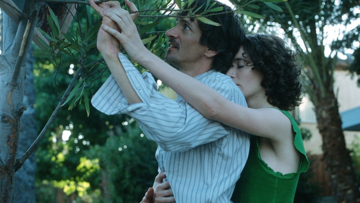 Still of John Hawkes and Miranda July in ME AND YOU AND EVERYONE WE KNOW (2005)