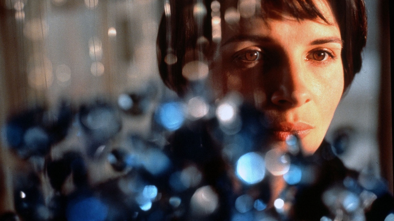 Still of Juliette Binoche in THREE COLORS: BLUE (1993)