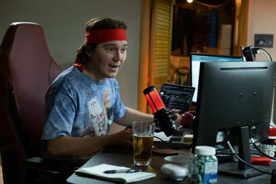 dumb-money-062223-2-bb27a51f1ff9411f94c4eb14f8b063bd.jpg